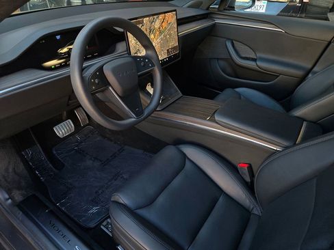 Used 2023 Tesla Model S Standard Range image 9