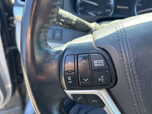 Used 2017 Toyota Highlander XLE image 19