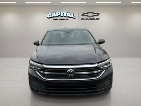 Used 2024 Volkswagen Jetta SE image 8