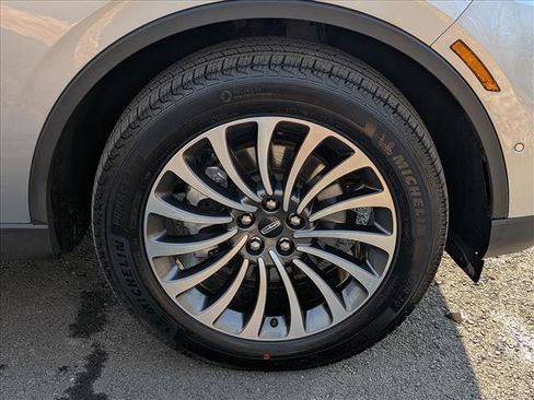 Used 2020 Lincoln Aviator Reserve w/ Equipment Group 201A image 7