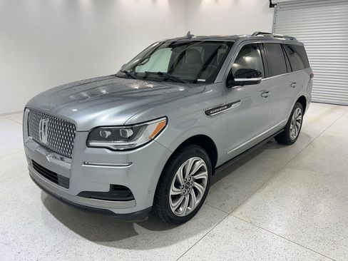 Used 2023 Lincoln Navigator Reserve image 8