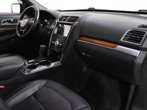 Used 2017 Ford Explorer Limited w/ Equipment Group 301A AWD/4WD image 15