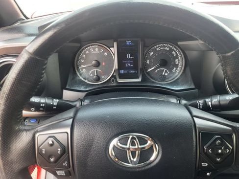 Used 2017 Toyota Tacoma TRD Sport w/ Tow Package (A/T) AWD/4WD image 14