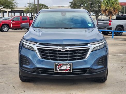 Used 2024 Chevrolet Equinox LS w/ LS Convenience Package image 2