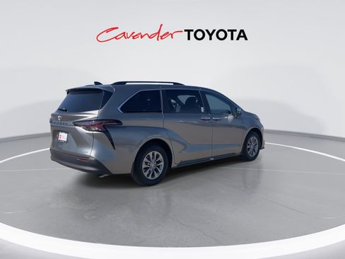 Certified 2026 Toyota Sienna XLE image 8