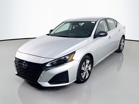 Used 2024 Nissan Altima 2.5 S image 4