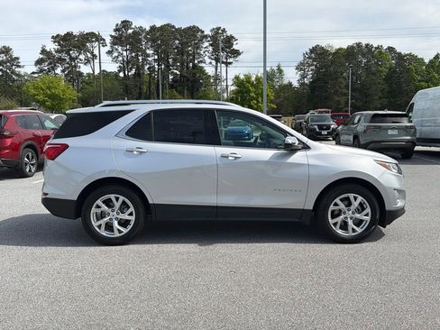 Used 2018 Chevrolet Equinox Premier FWD image 8