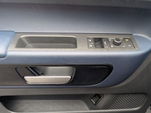 Used 2025 Volkswagen ID. Buzz Pro S Plus RWD image 15