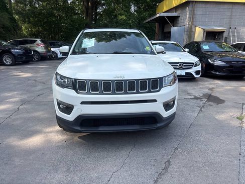 Used 2017 Jeep Compass Latitude w/ Popular Equipment Group AWD/4WD image 3
