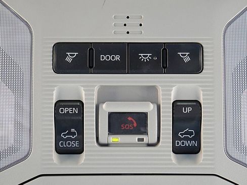 Used 2021 Toyota RAV4 XLE Premium image 44