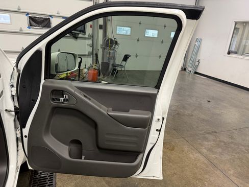 Used 2019 Nissan Frontier PRO-4X image 32