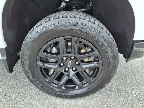 Used 2026 Chevrolet Silverado 1500 LT Trail Boss w/ Convenience Package II AWD/4WD image 9