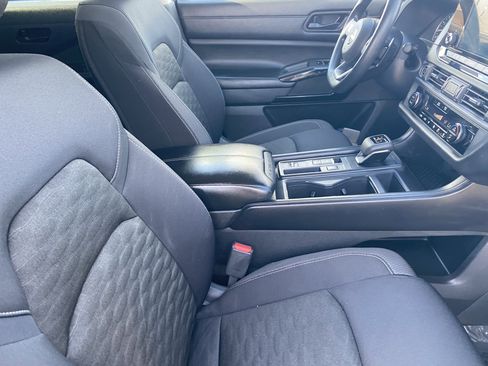 Used 2023 Nissan Pathfinder S image 11