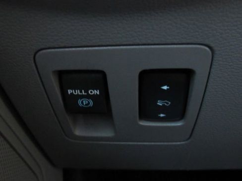 Used 2019 Ford F150 XLT image 40