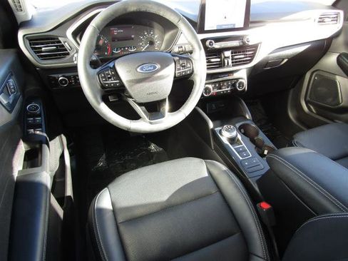 Used 2022 Ford Escape SEL image 2