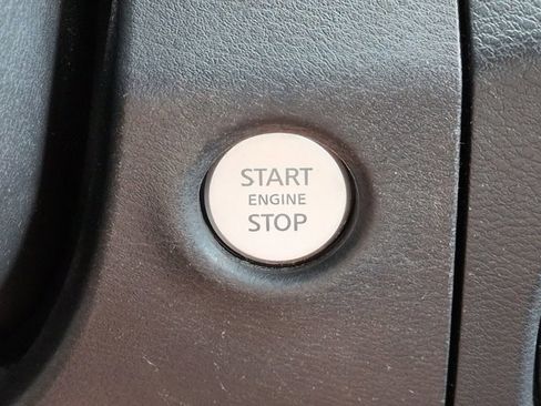 Certified 2022 Nissan Frontier SV image 27