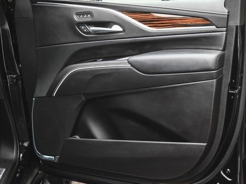 Used 2023 Cadillac Escalade Premium Luxury image 10