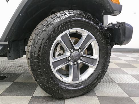Used 2022 Jeep Wrangler Unlimited Sahara w/ LED Lighting Group AWD/4WD image 17