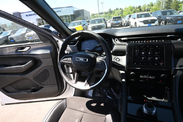 Used 2024 Jeep Grand Cherokee Altitude AWD/4WD image 24