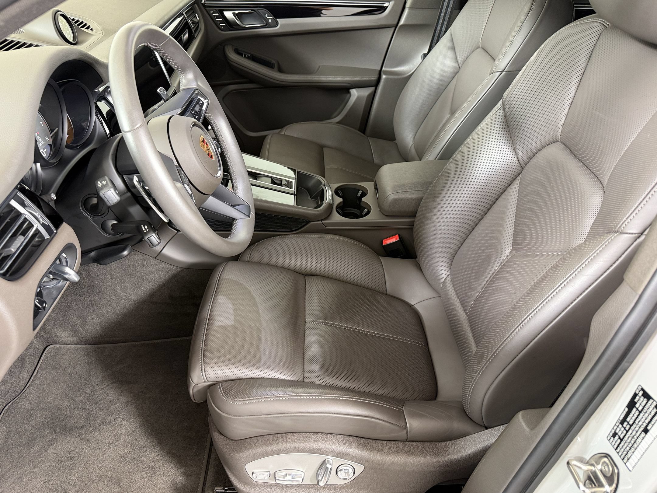 Certified 2024 Porsche Macan S AWD/4WD image 5
