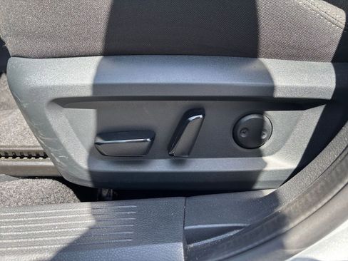 Used 2025 Nissan Rogue SV FWD image 22