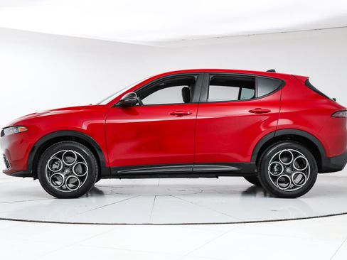 New 2025 Alfa Romeo Tonale w/ Premium Package AWD/4WD image 2