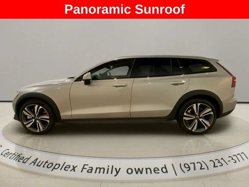 Used 2025 Volvo V60 B5 Cross Country Plus AWD/4WD image 2