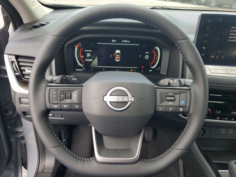 New 2025 Nissan Rogue Platinum image 13