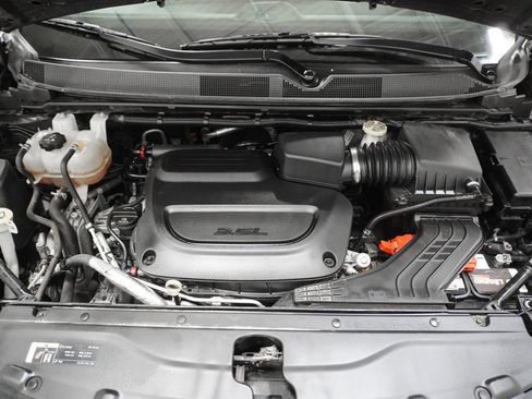 Used 2019 Chrysler Pacifica Touring Plus w/ S Appearance Package image 8