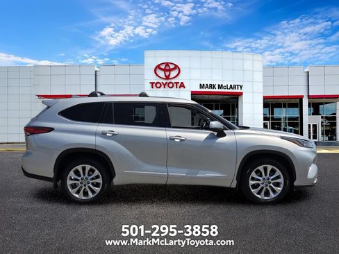 Used 2023 Toyota Highlander Limited FWD image 6