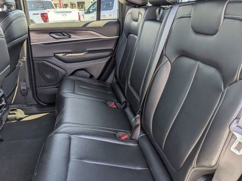 Used 2024 Jeep Grand Cherokee Limited image 14