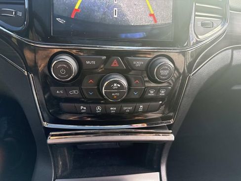 Used 2021 Jeep Grand Cherokee Limited X image 32