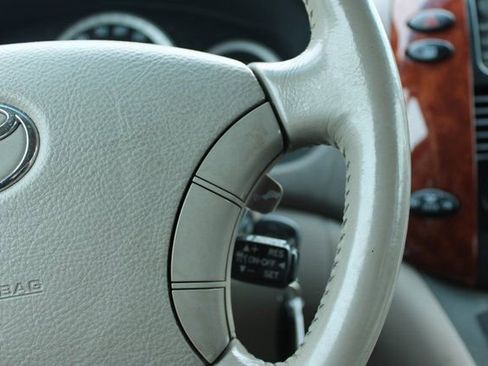 Used 2005 Toyota Sienna XLE image 25