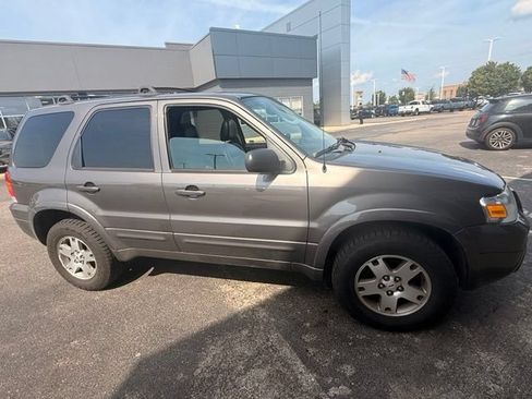 Used 2005 Ford Escape Limited FWD image 4
