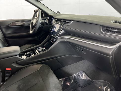 Used 2023 Jeep Grand Cherokee Altitude AWD/4WD image 28