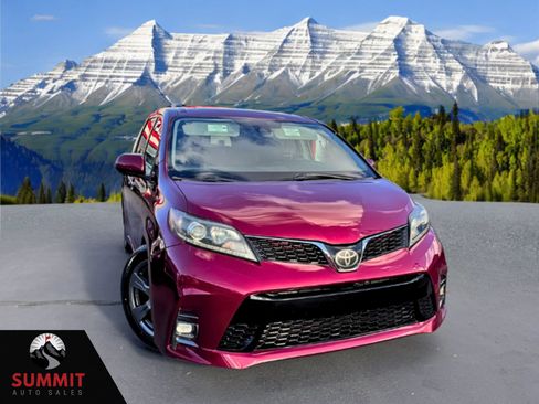 Used 2018 Toyota Sienna SE Premium image 1