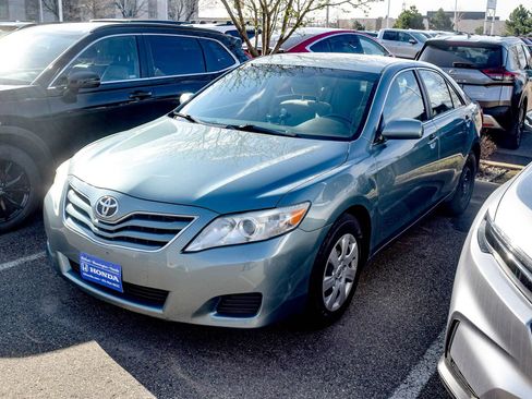 Used 2010 Toyota Camry image 1