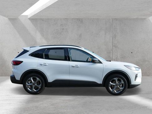 Certified 2025 Ford Escape ST-Line AWD/4WD image 2