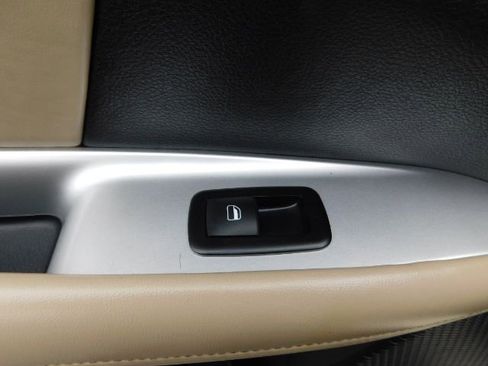 Used 2011 Dodge Journey Mainstreet w/ Flexible Seating Group image 14