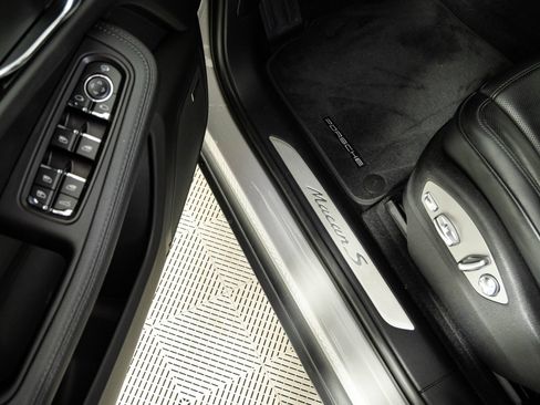 Certified 2024 Porsche Macan S AWD/4WD image 8