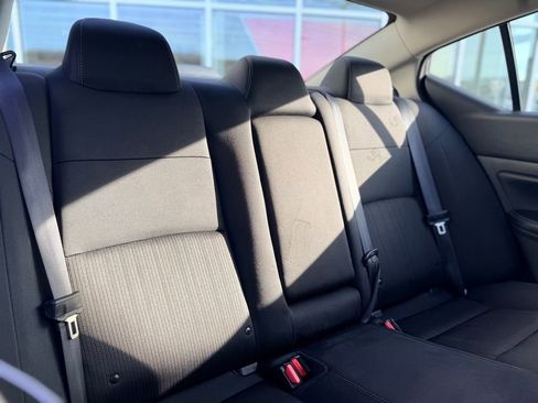 Used 2024 Nissan Altima 2.5 SV image 19