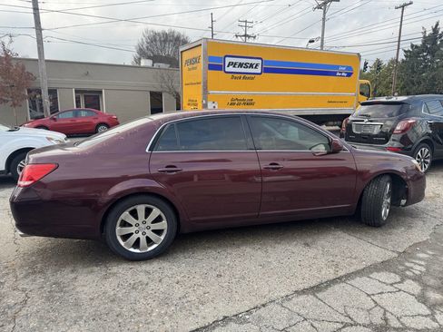 Used 2005 Toyota Avalon XLS image 4