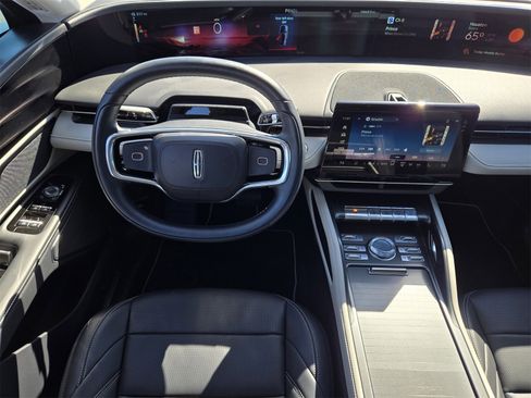 Used 2024 Lincoln Nautilus Premier image 26