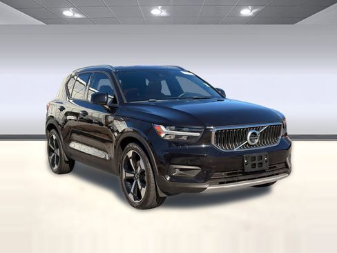 Used 2019 Volvo XC40 T5 Momentum image 7