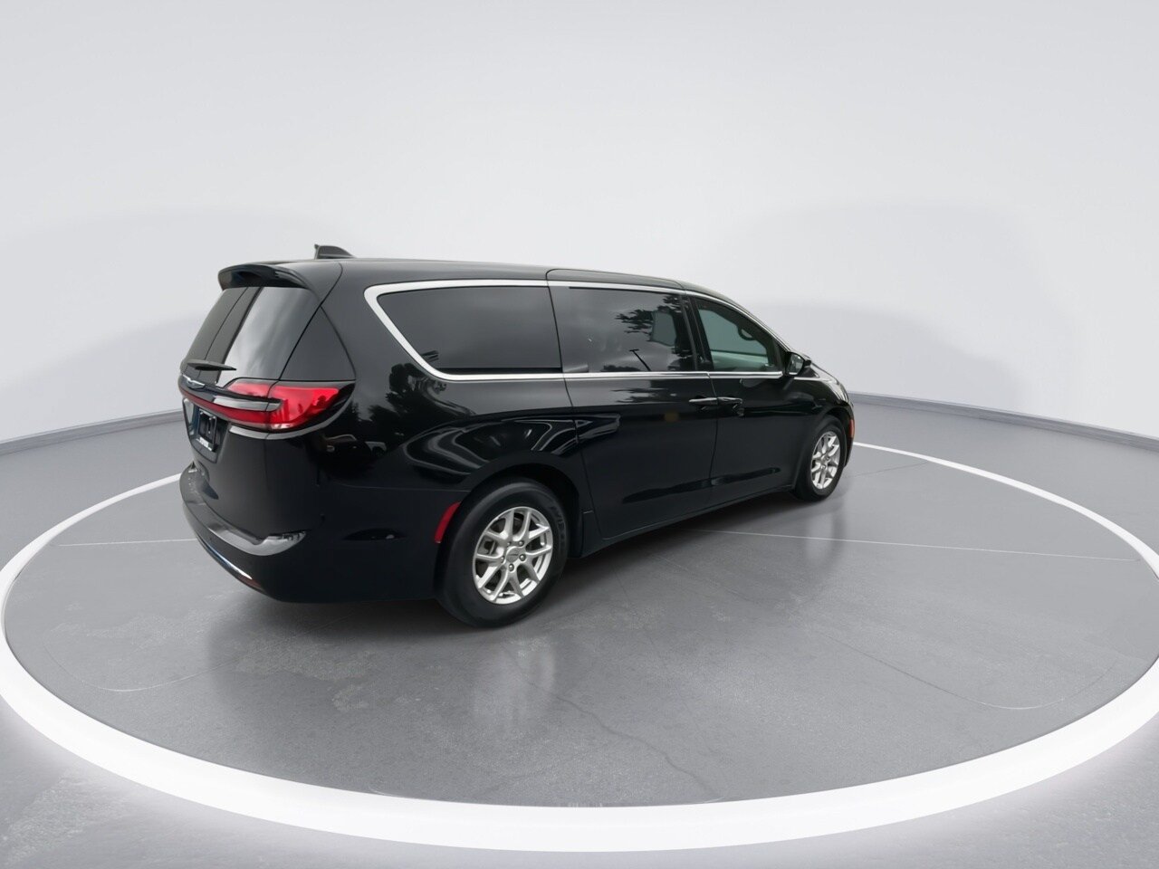 Used 2025 Chrysler Pacifica Select FWD image 19