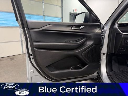 Used 2023 Jeep Grand Cherokee L Laredo AWD/4WD image 22