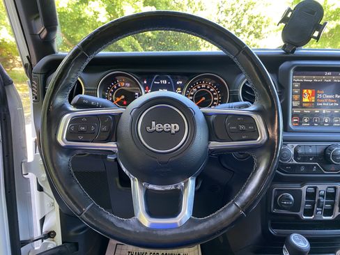 Used 2020 Jeep Gladiator Overland AWD/4WD image 19