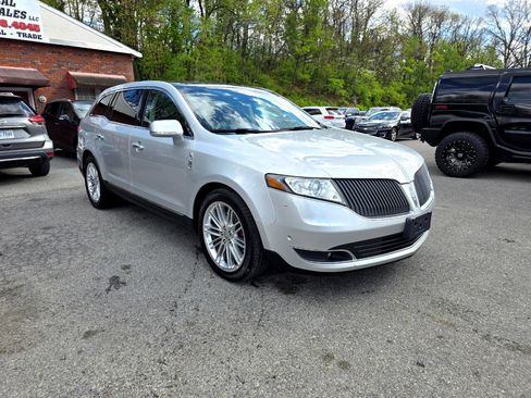 Used 2016 Lincoln MKT AWD w/ Equipment Group 201A image 3