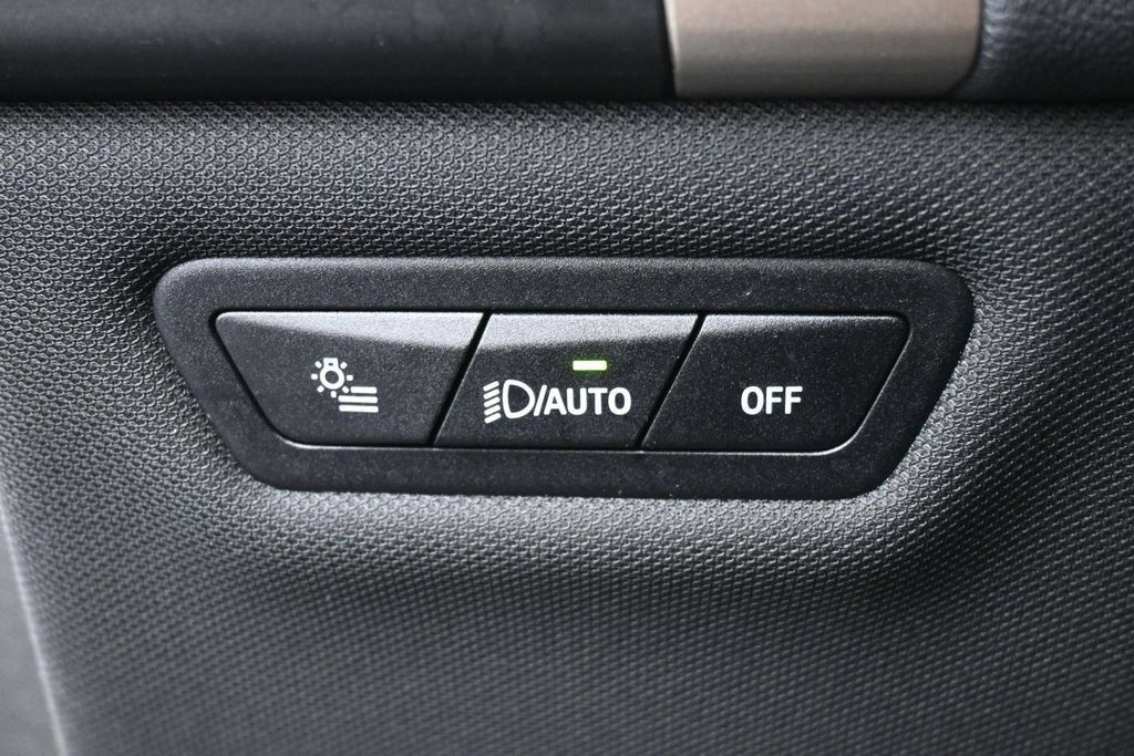 Used 2024 BMW iX xDrive50 w/ Convenience Package AWD/4WD image 19