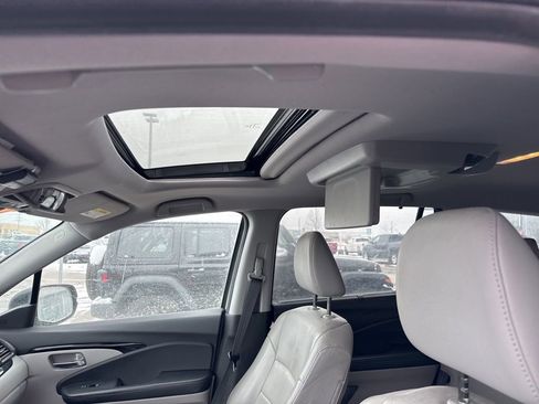 Used 2019 Honda Pilot Touring image 16